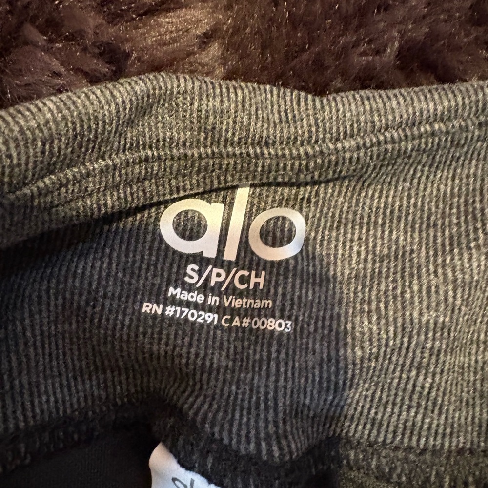 Alo straight leg yoga sweats - Picture 2 of 4